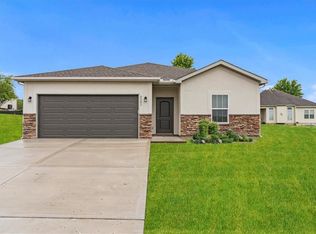 2106 Crestview Pl, Raymore, MO 64083