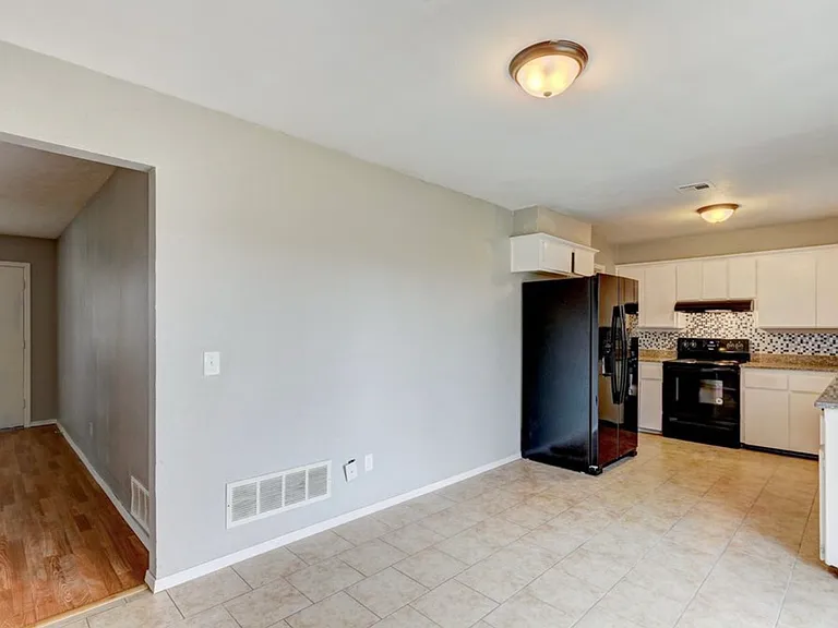 347 W Cedar Dr — Photo 5