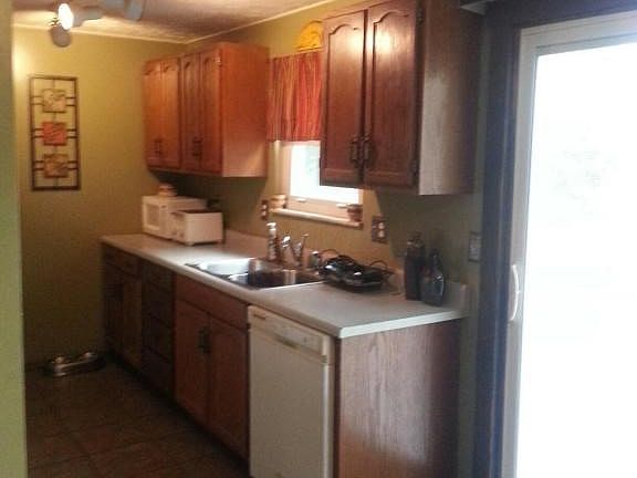3rd image of 591 Annette Ct