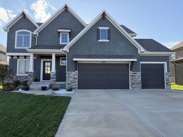 16648 Hardy St, Overland Park, KS 66085