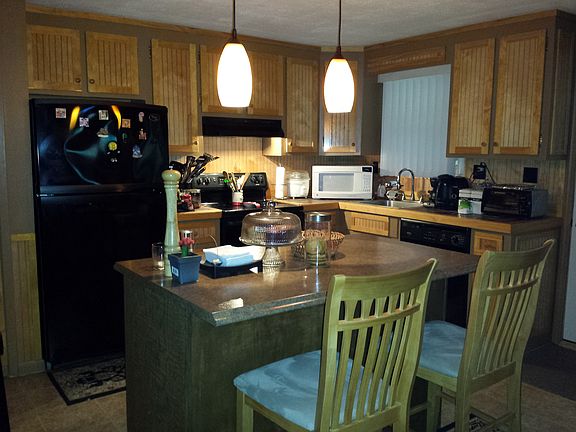 Kitchen with center island
