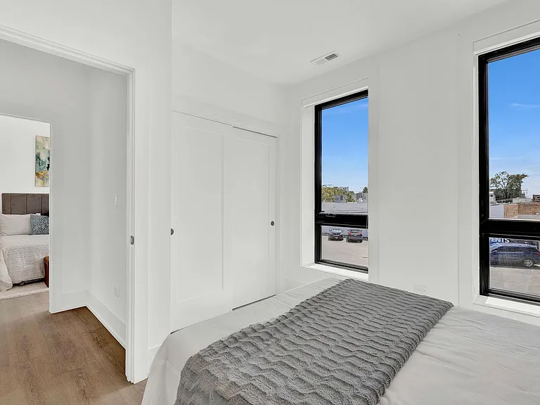 1613 W Belmont Ave, Chicago, IL — Photo 44