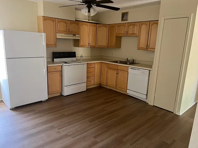 1008 Irion Dr — Photo 2