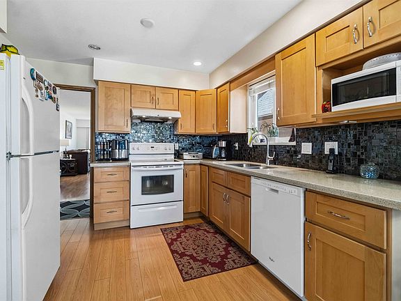 4th image of 549 E 56th Ave