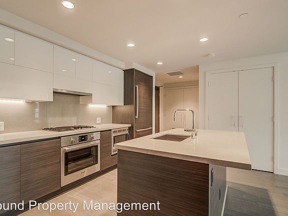 2nd image of 583 Battery St APT 613