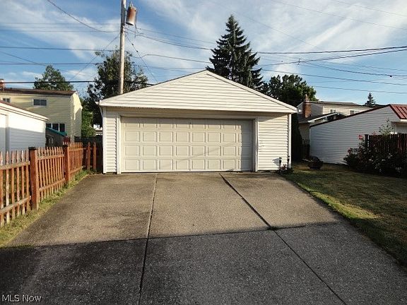 3rd image of 4423 Grantwood Dr