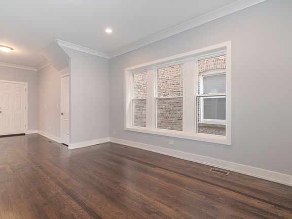 4th image of 4836 N Avers Ave APT 1