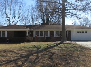921 W Bain St, Dexter, MO 63841