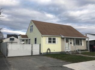 14 Donnelly St, East Providence, RI 02914