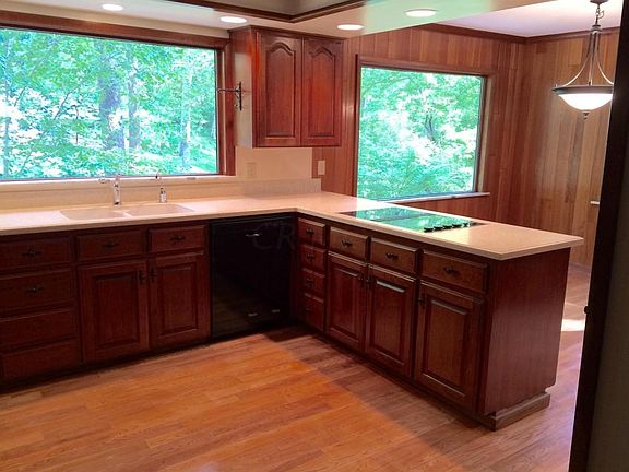 4th image of 1081 Sycamore Dr