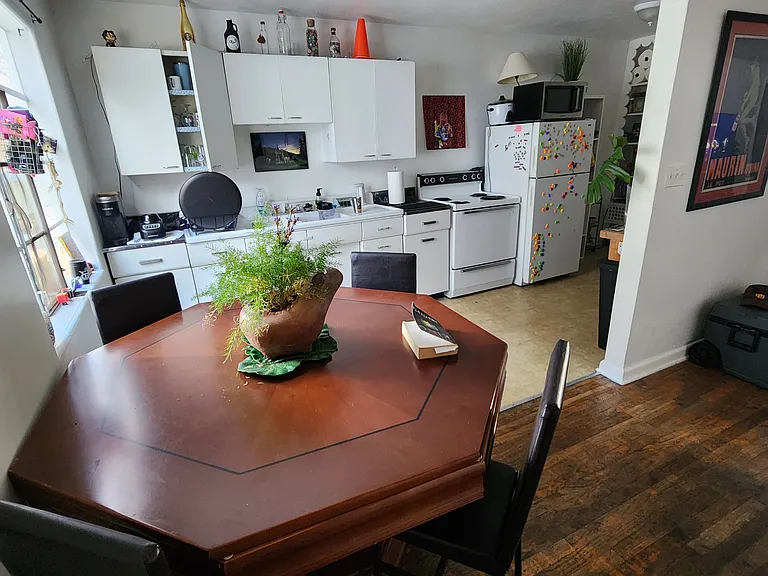 117 E Plum St — Photo 8