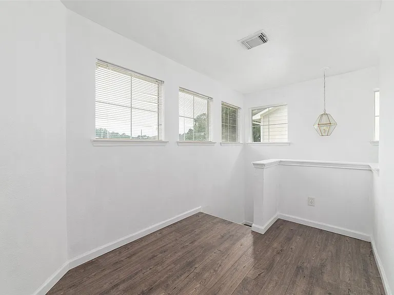 10106 Farrell Dr — Photo 10