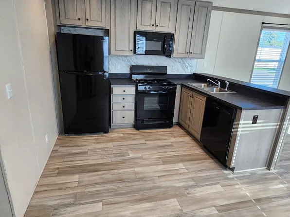 100 Arizona, Belleville, MI