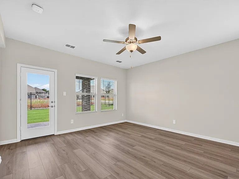 1402 Bridgestone Dr — Photo 5