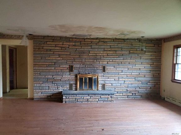 3rd image of 83 Conklin Ave