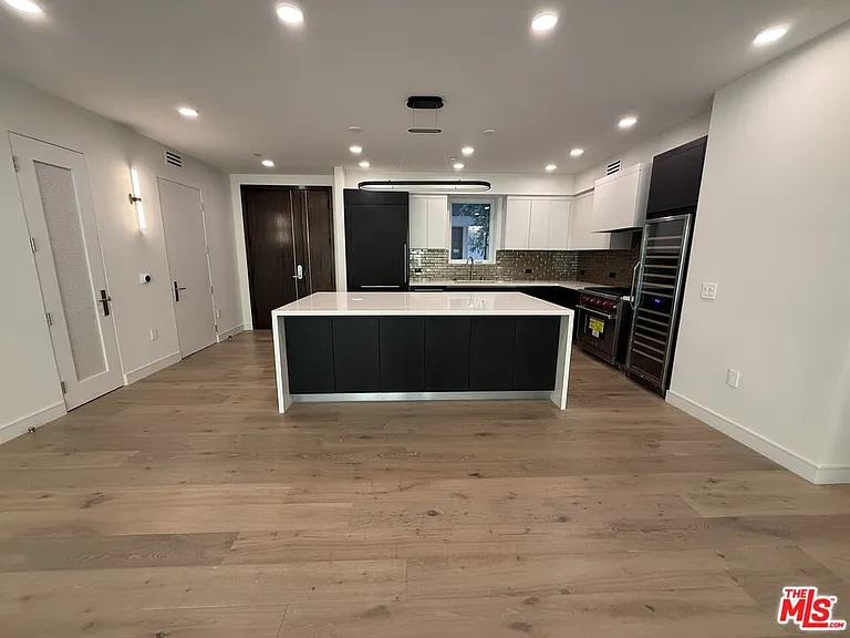 505 S Barrington Ave #106 — Photo 12
