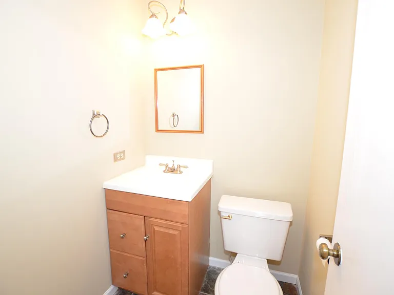 387 Amy Ct — Photo 2