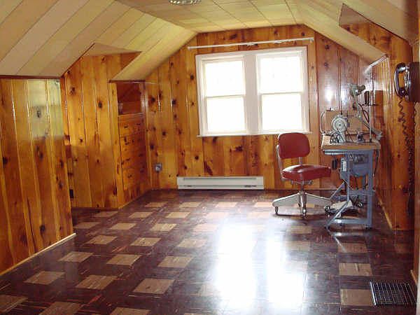 2 nd floor - large bedroom