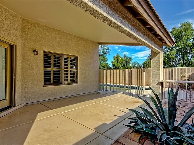 15866 W Tara Ln — Photo 13