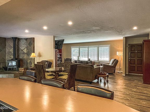 5th image of 425 NE Edgecliff Dr