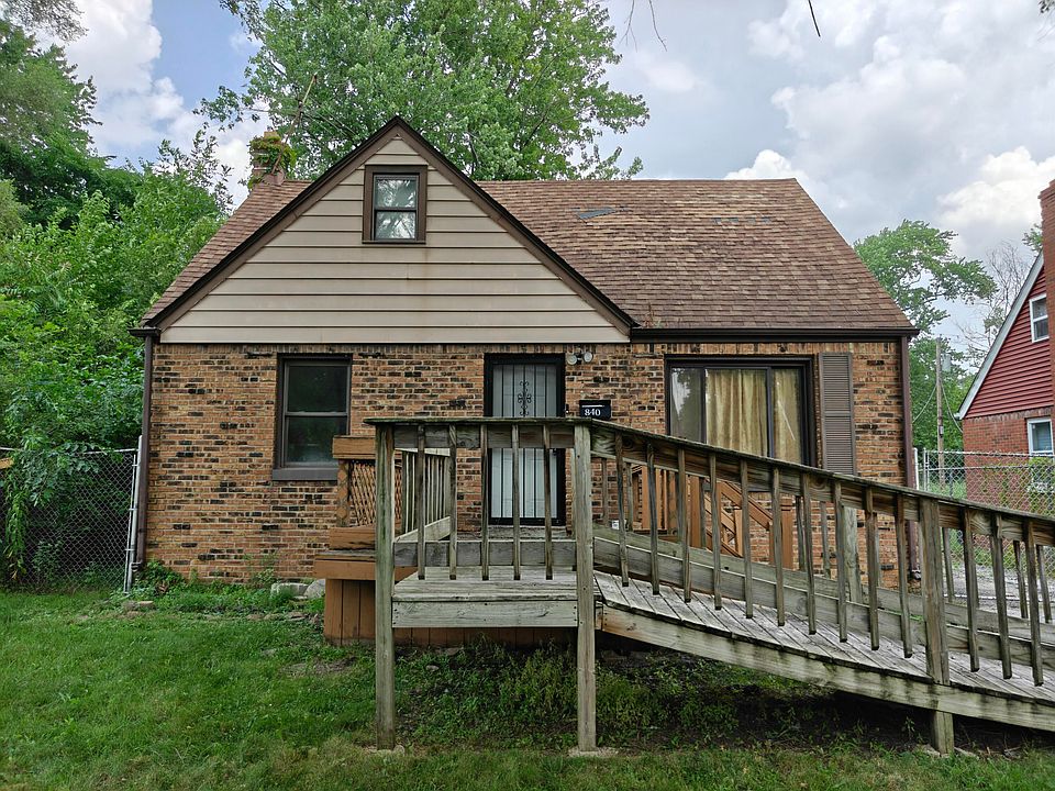 1st image of 840 E 44th Pl