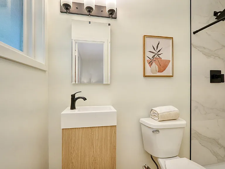 565 Transit Ave — Photo 5