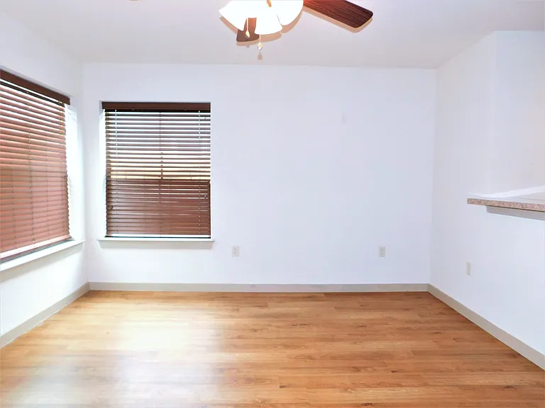 1512 N Elm St #302 — Photo 8