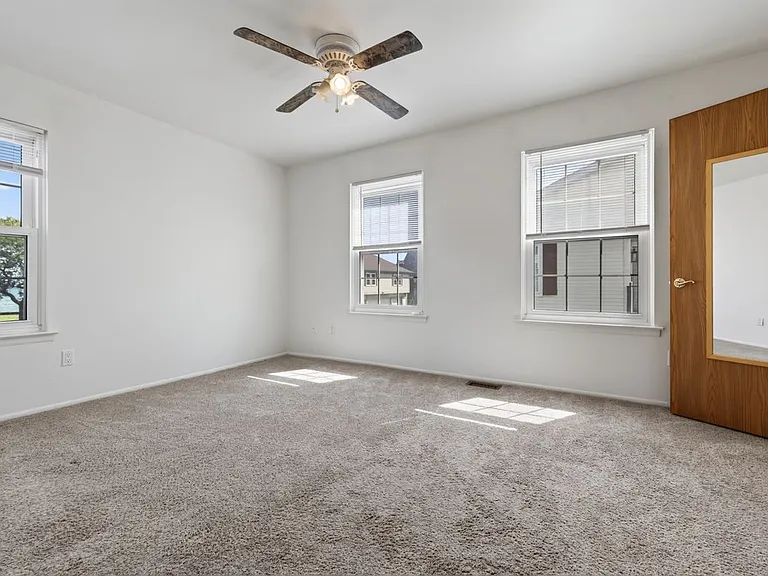 26070 N Lake Dr — Photo 17