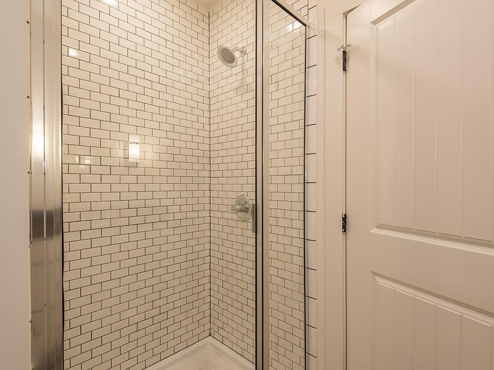 2nd image of 117 1/2 S Gay St #202
