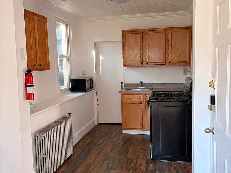 325 Main St #1 — Photo 7