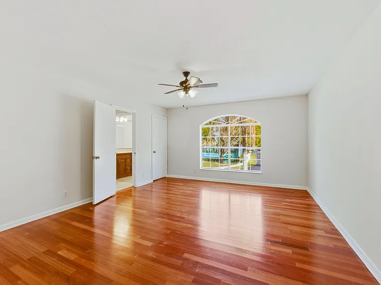 1235 Sussex St — Photo 32