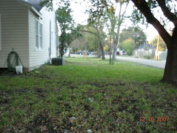 side of house showing length of yard