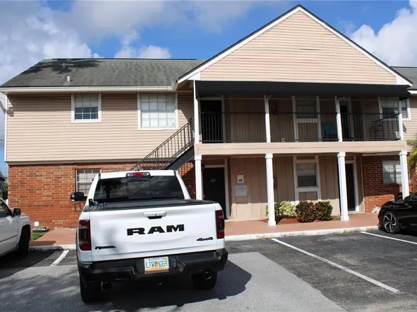 200 Country Club Dr APT 802, Largo, FL 33771