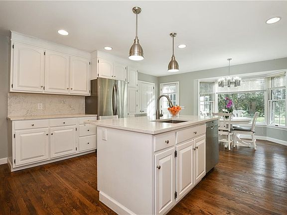 5th image of 30 Brite Ave