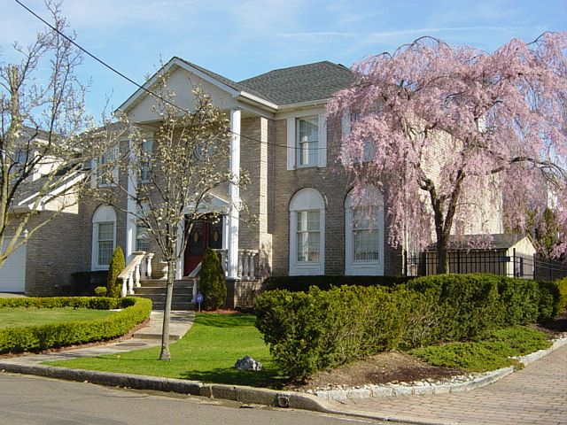 1st image of 22 Blue Heron Dr
