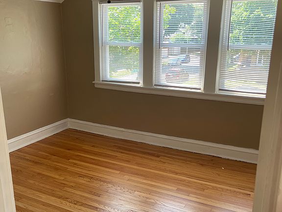 4th image of 5100 W Oakdale Ave