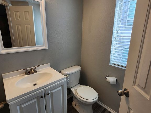 4th image of 903 Glenn Crossett St