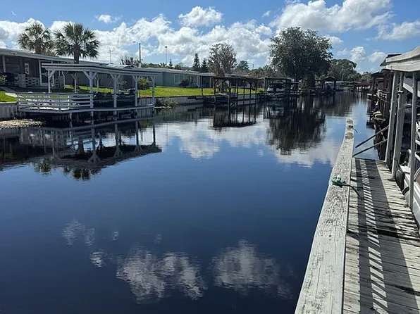 2417 Vindale Rd, Tavares, FL 32778