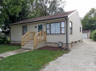 121 Davison St, Joliet, IL 60433