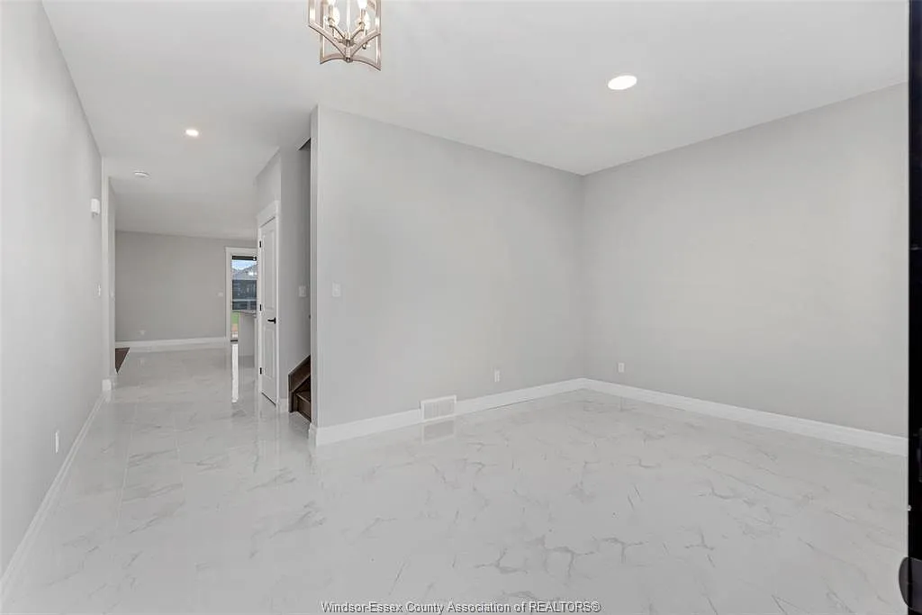 4 bed, 3.5 bath, $3,200 — Photo 2