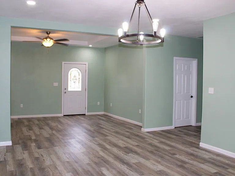 304 W James St #ID-2965 — Photo 12