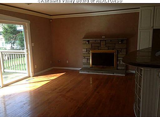 2nd image of 658 Gordon Dr