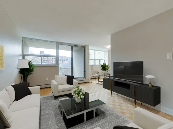 33 Robinson St, Hamilton, ON L8P 1Y8