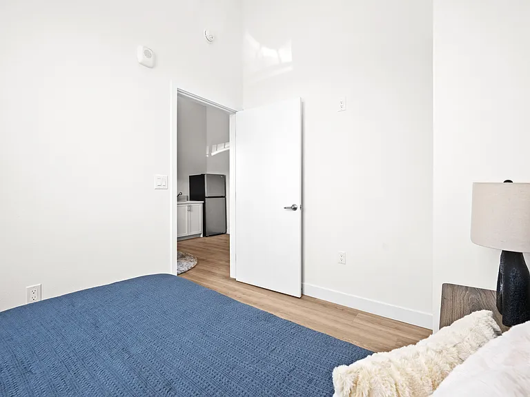 4347 Woodlawn Ave — Photo 18