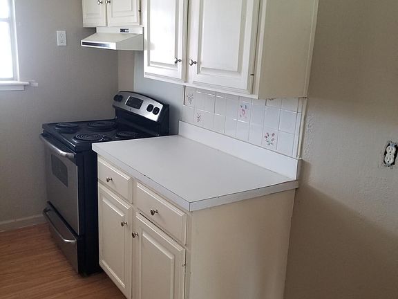 3rd image of 14232 Dennis Ln