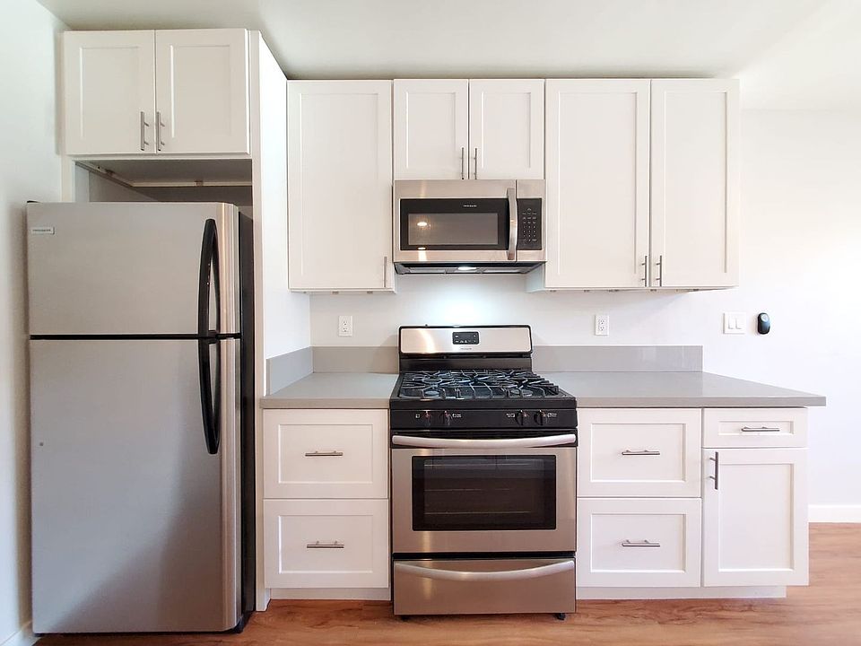 1st image of 13437 Victory Blvd APT 7