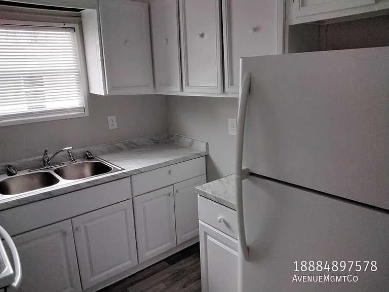 512 10th St SW #12 — Photo 4