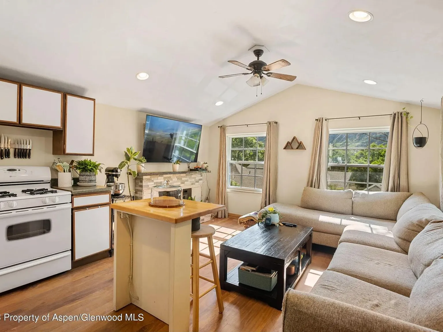 1 bed, 600 sqft, $2,200 — Photo 2