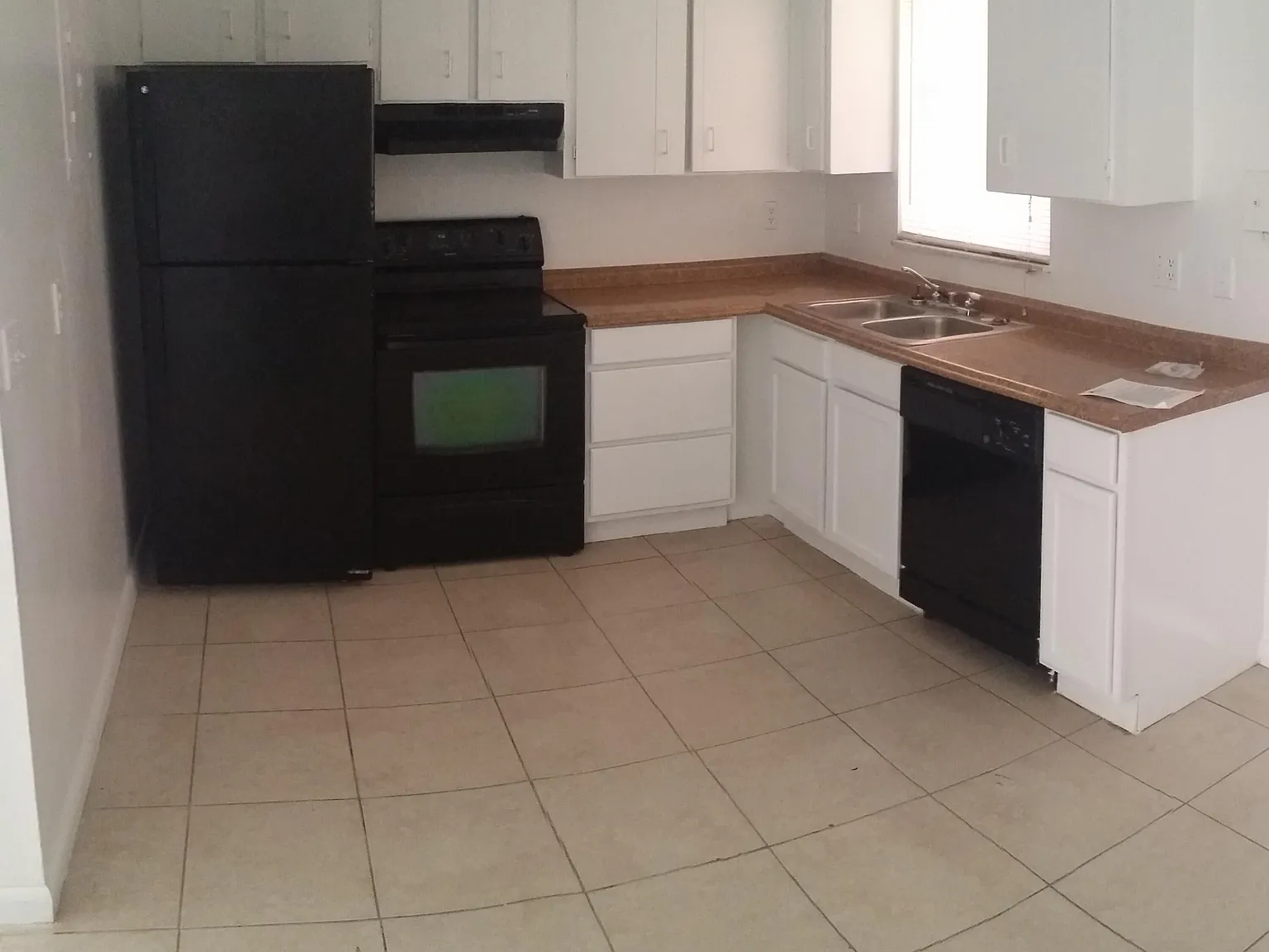 2 bed, 1.5 bath, 940 sqft, $1,900 — Photo 3