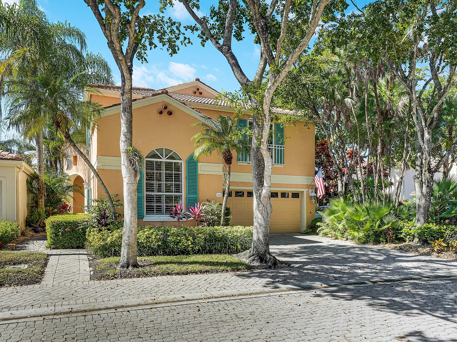 3 bed, 2.5 bath, 1830 sqft, $8,500 — Photo 2